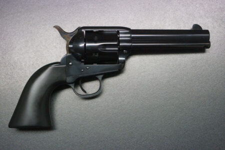 Uberti Westernreolver black mit schwarzem Griff