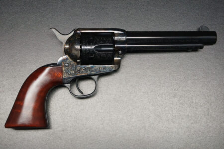 Westernrevolver Peacemaker graviert