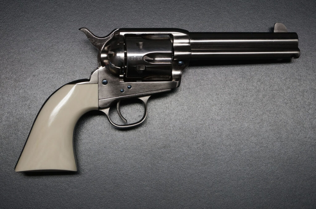 Uberti Western Revolver vernickelt Ivory Griff
