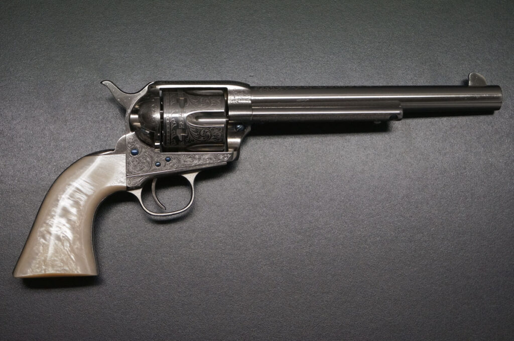 Uberti Revolver vernickelt mit Roosevelt Gravur und Pearl Grip