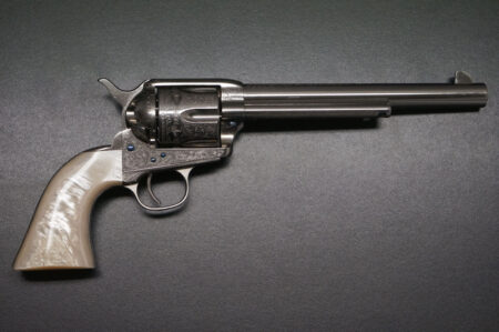 Uberti Revolver vernickelt mit Roosevelt Gravur und Pearl Grip