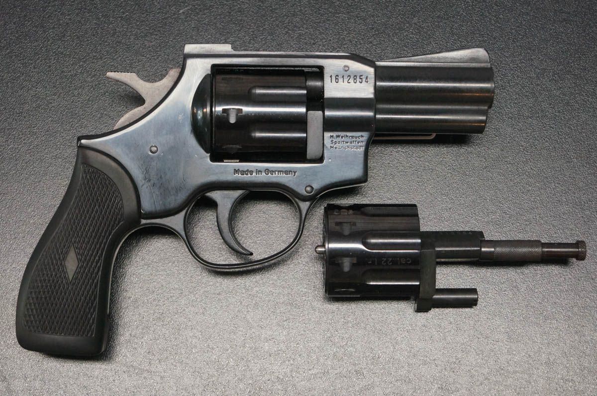 Der Weihrauch Arminius HW3 inkl. Wechseltrommel ist ein kompakter Kleinkaliber-Revolver, der sowohl .22 LR als auch .22 WMR ermöglicht