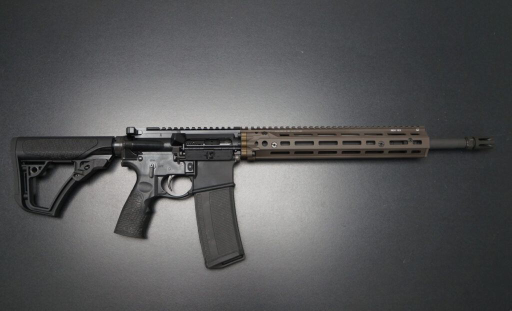 Daniel Defense DD4 RIII 16" 5.56 Nato mit FDE Handguard