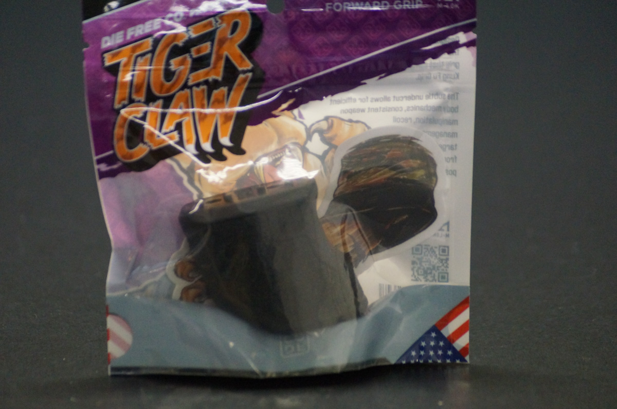 Vordergriff von DFCO Tiger Claw Black