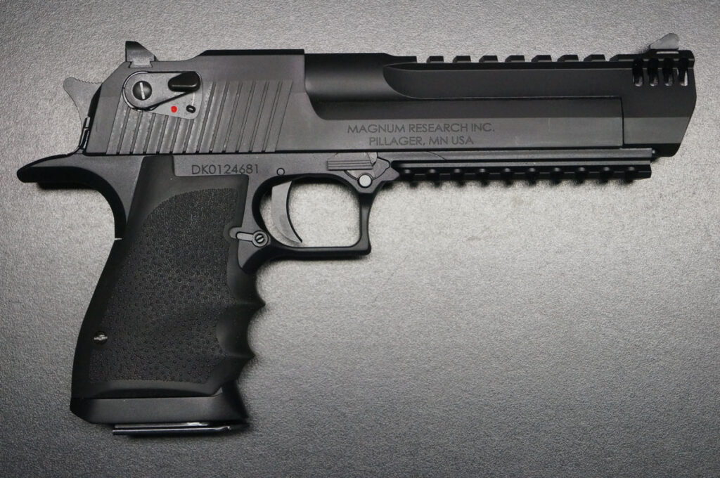 Desert Eagle 50AE von Magnum Research in schwarz