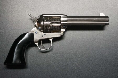 Uberti 1873 0410 vernickelt Gravur